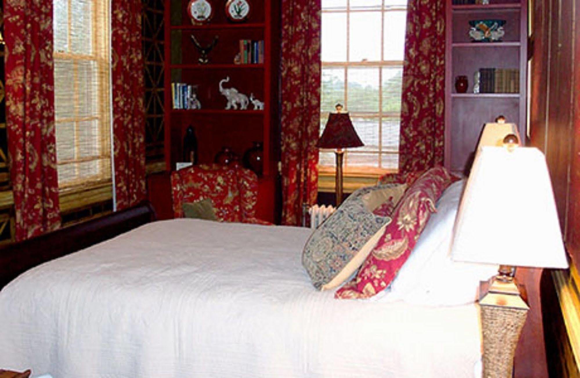 The Firehouse Inn Rutherfordton Buitenkant foto