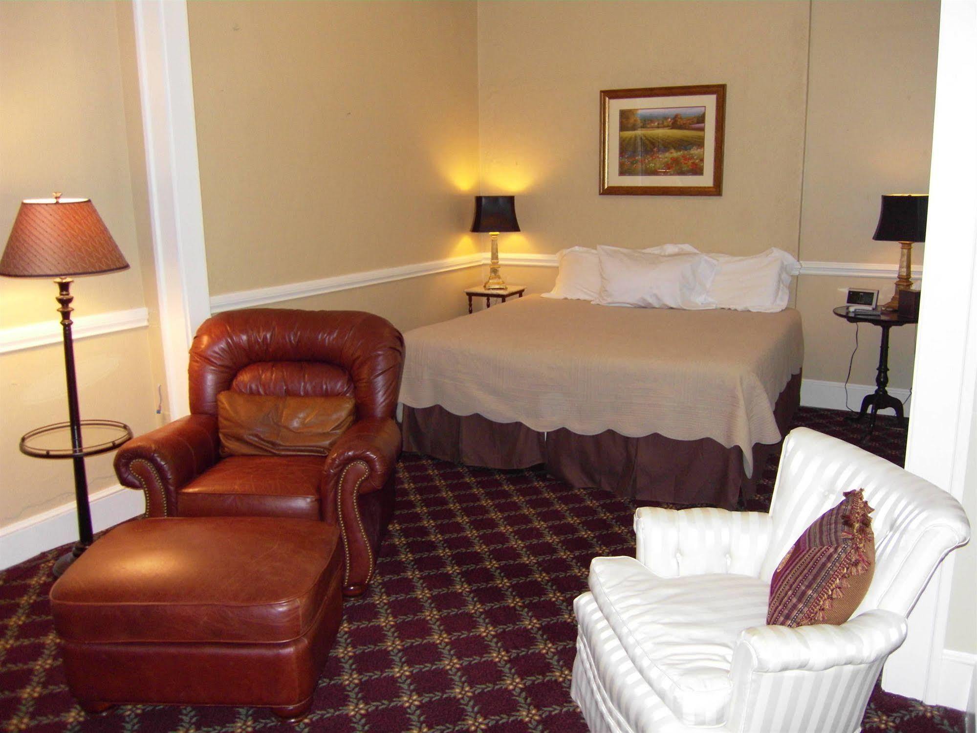 The Firehouse Inn Rutherfordton Buitenkant foto